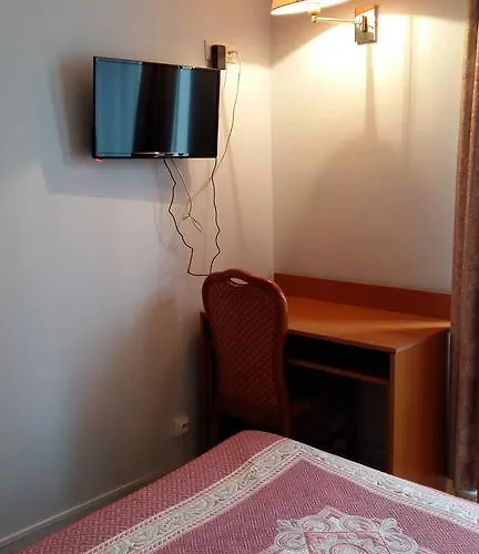 Pax 18e Отель Париж