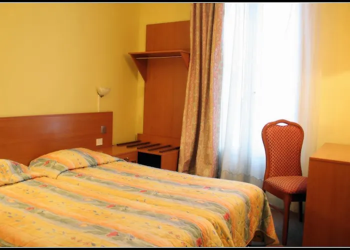 Hotel Pax 18e 2*