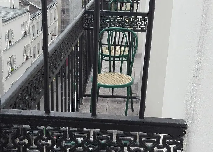 Pax 18e Hotel Parijs