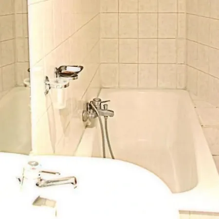 Pax 18e Hotel Paris