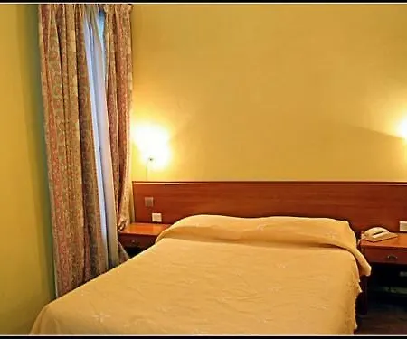 Pax 18e Hotel