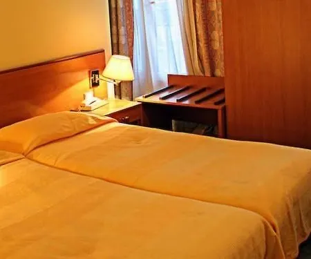 Pax 18e Hotel Paris