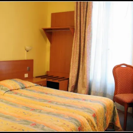 Hotel Pax 18e 2*