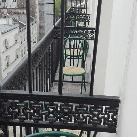 Pax 18e Hotel Paris